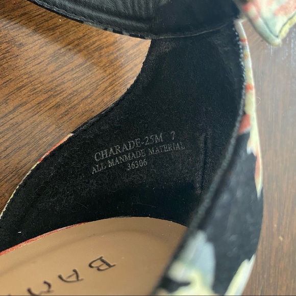 Bamboo Open Toe Floral Platform Wedge Sandals - Picture 7 of 7